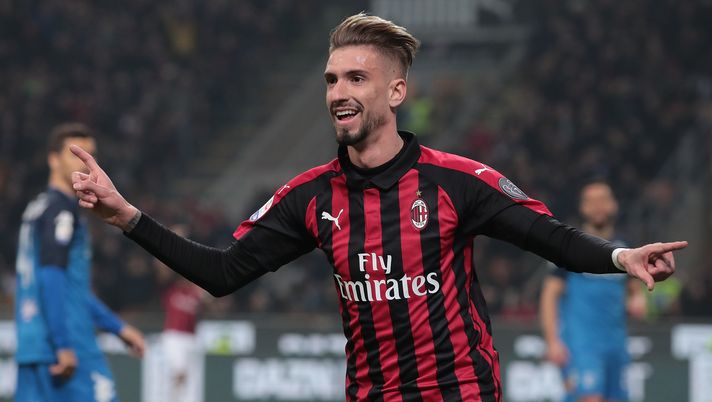 MILAN, ITALY - FEBRUARY 22:  Samuel Castillejo of AC Milan celebrates his goal during the Serie A match between AC Milan and Empoli at Stadio Giuseppe Meazza on February 22, 2019 in Milan, Italy.  (Photo by Emilio Andreoli/Getty Images) 