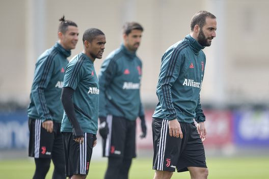 Juventus, Higuain in allenamento (Photo by Daniele Badolato - Juventus FC/Juventus FC via Getty Images) Juventus, Higuain in allenamento (Photo by Daniele Badolato - Juventus FC/Juventus FC via Getty Images)