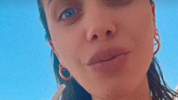 Eleonora, giornata in spiaggia con Gallinari. La Boi fa sognare il web in costume