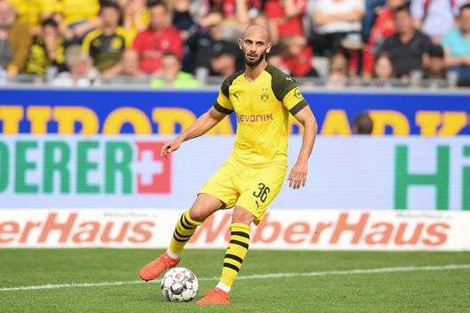 FREIBURG IM BREISGAU, GERMANY - APRIL 21: Oemer Toprak of Borussia Dortmund in action during the Bundesliga match between Sport-Club Freiburg and Borussia Dortmund at Schwarzwald-Stadion on April 21, 2019 in Freiburg im Breisgau, Germany. (Photo by Christian Kaspar-Bartke/Bongarts/Getty Images) 