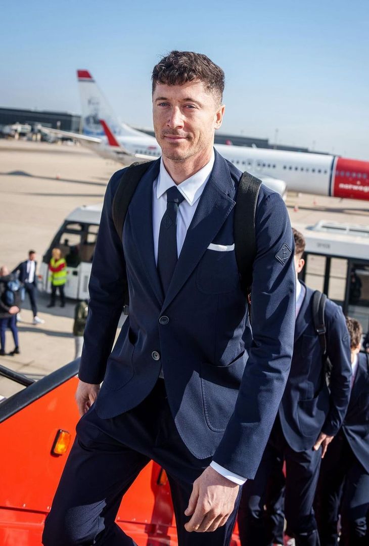 L'arrivo dei calciatori blaugrana all'aeroporto di Capodichino