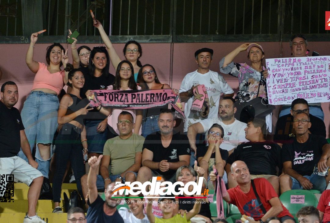 FOTOTIFO, Palermo-Reggiana 3-2 i tifosi allo stadio (gallery) - immagine 19