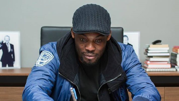 Michael Essien, ex Milan, firma per il Sabail, foto Facebook Sabail Fc 