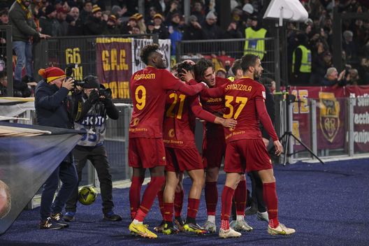 Roma tifosi (Getty Images) UFFICIALE – Roma multata per i cori di Ultras e tifosi contro Napoli in Coppa Italia- immagine 2