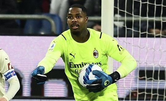 Mike Maignan (portiere AC Milan) qui durante Cagliari-Milan 0-1 (Serie A 2021-2022) | News (Getty Images) Mike Maignan Cagliari-Milan 0-1 Serie A 2021-2022