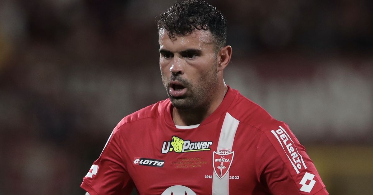 Petagna: “Berlusconi? Lo conosco da quando ero al Milan. Si lamentava…” Petagna: “Berlusconi? Lo conosco da quando ero al Milan. Si lamentava…”