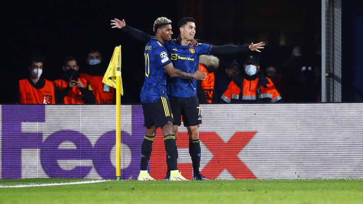 VILLARREAL, SPAIN - NOVEMBER 23: Cristiano Ronaldo of Manchester United celebrates with Marcus Rashford after scoring their side's first goal during the UEFA Champions League group F match between Villarreal CF and Manchester United at Estadio de la Ceramica on November 23, 2021 in Villarreal, Spain. (Photo by Eric Alonso/Getty Images) Manchester United