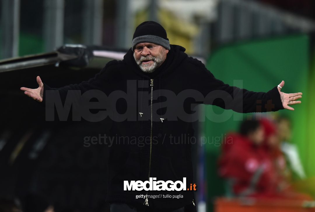  PALERMO, ITALY - FEBRUARY 27:  Head coach Serse Cosmi of Ascoli reacts during the Serie B match between US Citta di Palermo and Ascoli Picchio on February 27, 2018 in Palermo, Italy.  (Photo by Tullio M. Puglia/Getty Images) 