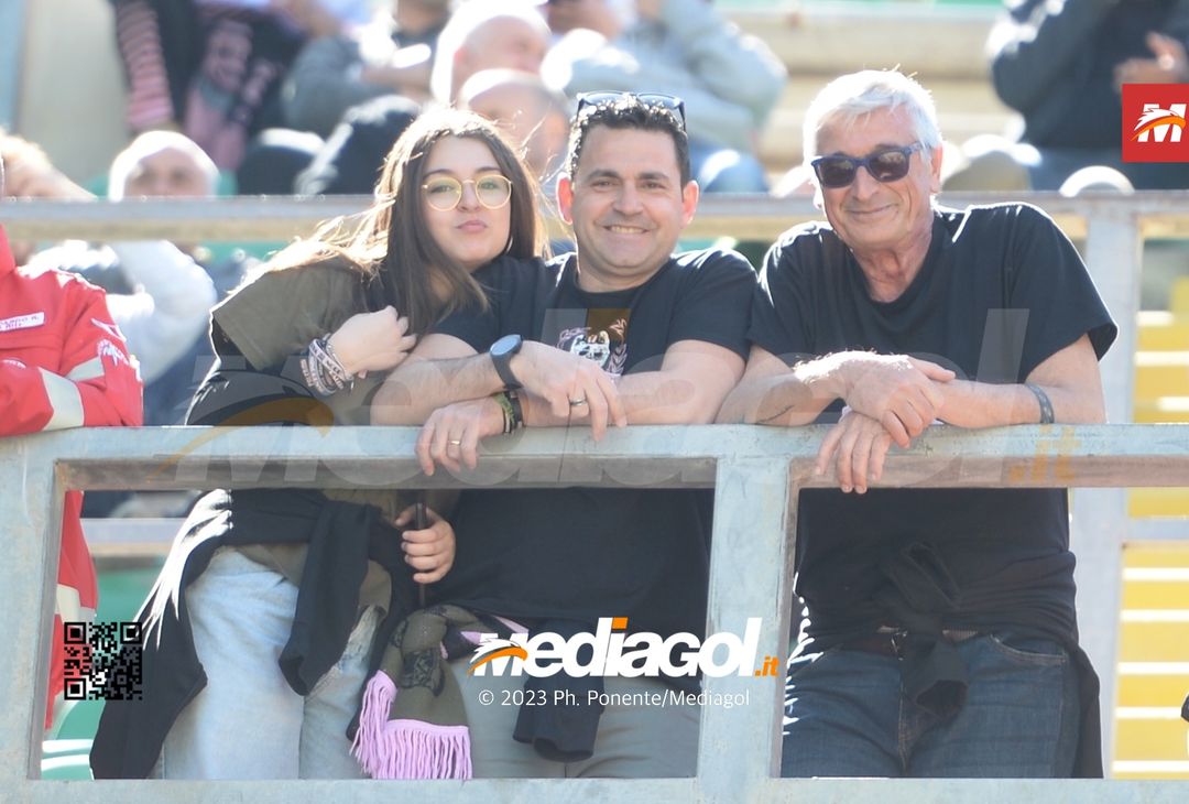 FOTOTIFO Palermo-Benevento 1-1, gli scatti ai tifosi al “Renzo Barbera” (Gallery) - immagine 12