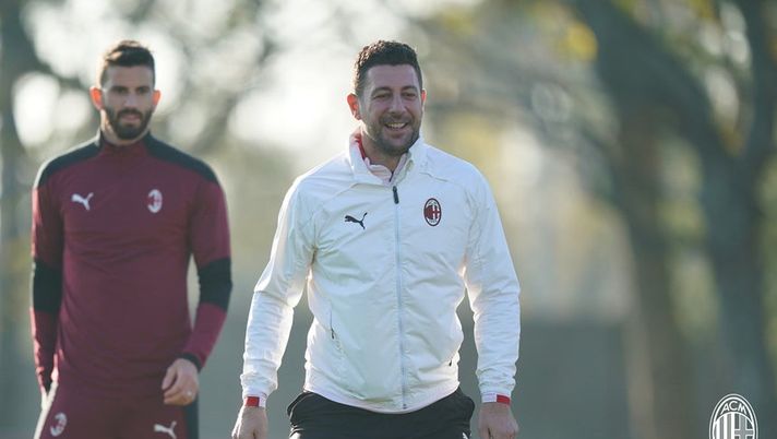 Daniele Bonera (ac milan) dirige il suo primo allenamento a Milanello Daniele Bonera (ac milan) dirige il suo primo allenamento a Milanello