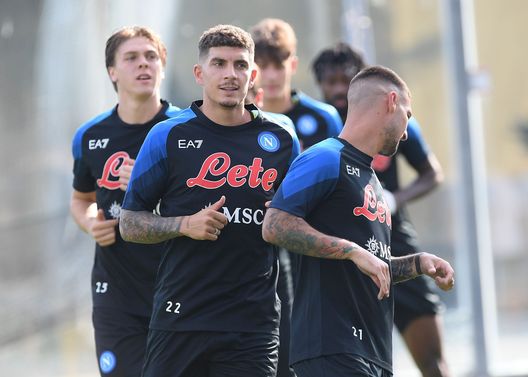 (Getty Images) FOTO In vendita parte della nuova linea Armani del Napoli: i prezzi su Amazon- immagine 2