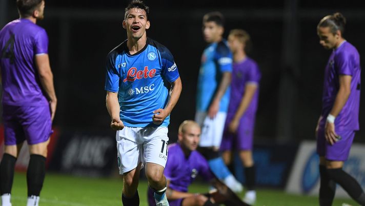 CASTEL DI SANGRO, ITALY - JULY 27: Hirving Lozano of Napoli celebrates after scoring the first goal of Napoli during the Pre-season Friendly match between SSC Napoli and Adana Demirspor on July 27, 2022 in Castel di Sangro, Italy. (Photo by SSC NAPOLI/SSC NAPOLI via Getty Images) Venerato: “Lozano ed Elmas resteranno a Napoli, non sono sul mercato” - immagine 1