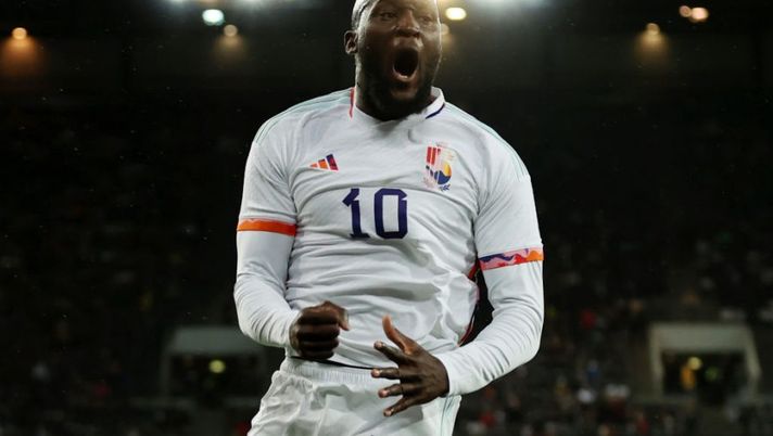 COLOGNE, GERMANY - MARCH 28: Romelu Lukaku of Belgium celebrates after scoring the team's second goal during the international friendly match between Germany and Belgium at RheinEnergieStadion on March 28, 2023 in Cologne, Germany. (Photo by Lars Baron/Getty Images) Inter, Lukaku non si ferma più con il Belgio: in gol contro la Germania - immagine 1