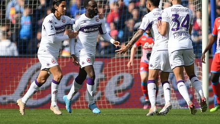 NAPLES, ITALY - APRIL 10: Jonathan Ikone of Fiorentina celebrates with team mates after scoring their side's second goal prior to the Serie A match between SSC Napoli and ACF Fiorentina at Stadio Diego Armando Maradona on April 10, 2022 in Naples, Italy. (Photo by Francesco Pecoraro/Getty Images) NAPLES, ITALY - APRIL 10: Jonathan Ikone of Fiorentina celebrates with team mates after scoring their side's second goal prior to the Serie A match between SSC Napoli and ACF Fiorentina at Stadio Diego Armando Maradona on April 10, 2022 in Naples, Italy. (Photo by Francesco Pecoraro/Getty Images)