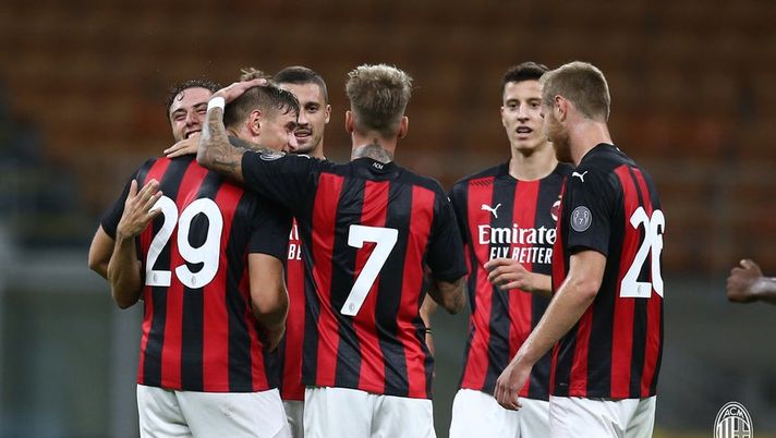 Samu Castillejo esulta con i rossoneri per il 4-1 di Milan-Monza (credits: acmilan.com) 