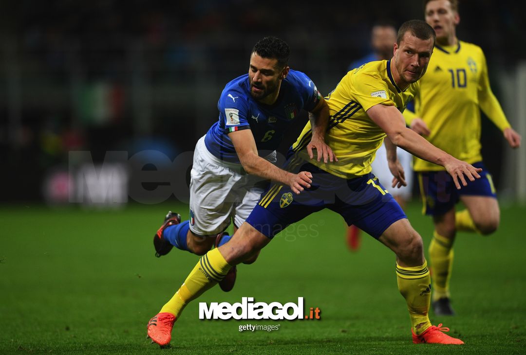 MILAN, ITALY - NOVEMBER 13:  Antonio Candreva of Italy in action during the FIFA 2018 World Cup Qualifier Play-Off: Second Leg between Italy and Sweden at San Siro Stadium on November 13, 2017 in Milan, Sweden.  (Photo by Claudio Villa/Getty Images) 