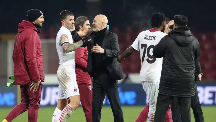 Esultanza dell' AC Milan al termine della gara vinta a Benevento (Getty Images)