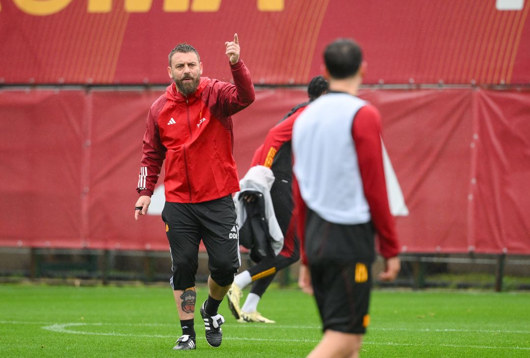 Roma, la ripresa degli allenamenti sotto la pioggia a Trigoria – FOTOGALLERY - immagine 10