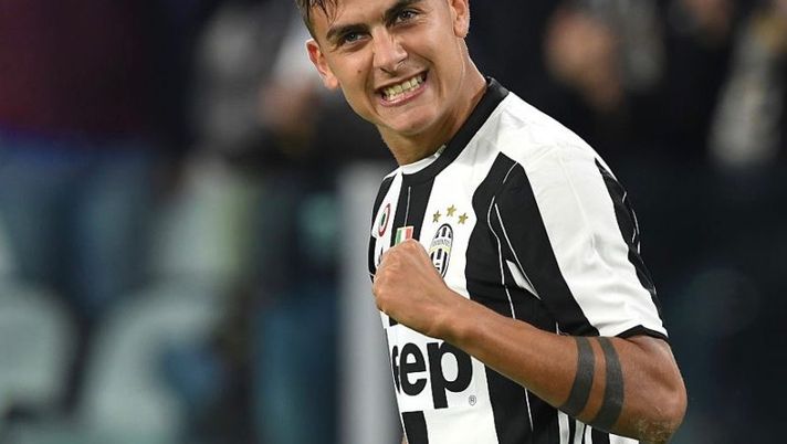 TURIN, ITALY - OCTOBER 15: Paulo Dybala of Juventus FC celebrates after scoring a goal from the penalty spot during the Serie A match between Juventus FC and Udinese Calcio at Juventus Stadium on October 15, 2016 in Turin, Italy. (Photo by Valerio Pennicino/Getty Images) Juve, Dybala avvolto dal terrore dell’infortunio. E contro la Roma… - immagine 1