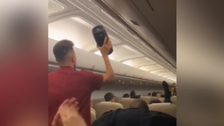 VIDEO- El Shaarawy scatenato non smette di festeggiare neanche in aereo