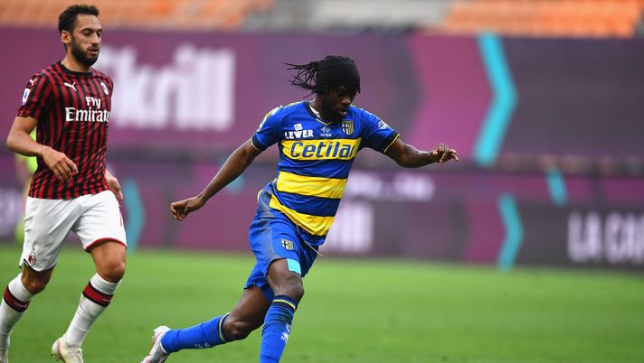 MILAN, ITALY - JULY 15:  Gervinho of Parma in action during the Serie A match between AC Milan and  Parma Calcio at Stadio Giuseppe Meazza on July 15, 2020 in Milan, Italy.  (Photo by Claudio Villa/Getty Images) 