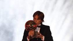 Pallone D’Oro, il trionfo di Luka Modric: “Sono onorato, non esistono parole per descrivere questo momento…”