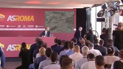 ? VIDEO – Mourinho fa subito show in conferenza: cos’ha fatto alla prima domanda