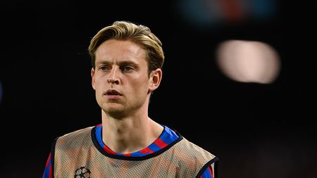 BARCELONA, SPAIN - OCTOBER 12: Frenkie de Jong of FC Barcelona looks on during the UEFA Champions League group C match between FC Barcelona and FC Internazionale at Spotify Camp Nou on October 12, 2022 in Barcelona, Spain. (Photo by David Ramos/Getty Images)