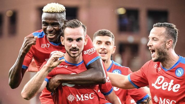 Napoli's Spanish midfielder Fabian Ruiz (2ndL) celebrates with (From L) Napoli's Nigerian forward Victor Osimhen, Napoli's Italian defender Giovanni Di Lorenzo and Napoli's Kosovar defender Amir Rrahmani after scoring the 2-0 goal during the Italian Serie A football match between Sampdoria and Napoli on September 23, 2021 at the Luigi-Ferraris stadium in Genoa. (Photo by ANDREAS SOLARO / AFP) (Photo by ANDREAS SOLARO/AFP via Getty Images) I voti ufficiali al fantacalcio: Ruiz e Osimhen da urlo, Candreva come Immobile! Singo c’è - immagine 1