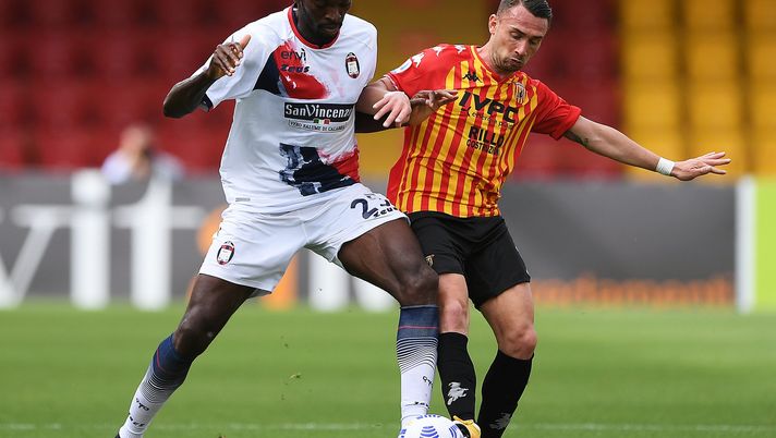 BENEVENTO, ITALY - MAY 16: Simy Nwankwo of F.C. Crotone battles for possession with Gaetano Letizia of Benevento Calcio during the Serie A match between Benevento Calcio and FC Crotone at Stadio Ciro Vigorito on May 16, 2021 in Benevento, Italy. Sporting stadiums around Italy remain under strict restrictions due to the Coronavirus Pandemic as Government social distancing laws prohibit fans inside venues resulting in games being played behind closed doors. (Photo by Francesco Pecoraro/Getty Images) BENEVENTO, ITALY - MAY 16: Simy Nwankwo of F.C. Crotone battles for possession with Gaetano Letizia of Benevento Calcio during the Serie A match between Benevento Calcio and FC Crotone at Stadio Ciro Vigorito on May 16, 2021 in Benevento, Italy. Sporting stadiums around Italy remain under strict restrictions due to the Coronavirus Pandemic as Government social distancing laws prohibit fans inside venues resulting in games being played behind closed doors. (Photo by Francesco Pecoraro/Getty Images)