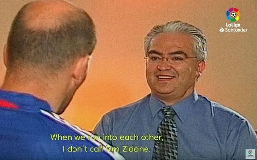 Zidane di spalle intervistato da Tapia Zidane di spalle intervistato da Tapia