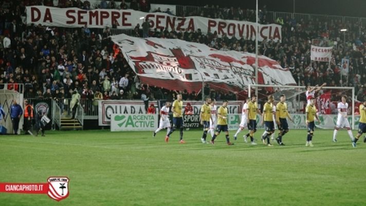 Eloquente la foto de La Voce di Carpi...si giocherà sabato il derby a Modena? 