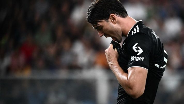 Juventus's Serbian forward Dusan Vlahovic reacts during the Italian Serie A football match between Sampdoria and Juventus at the Luigi Ferraris Stadium in Genoa, on August 22, 2022. (Photo by MARCO BERTORELLO / AFP) (Photo by MARCO BERTORELLO/AFP via Getty Images) Vlahovic a secco con la Samp, Allegri: “Dusan è micidiale ma deve stare più sereno” - immagine 1