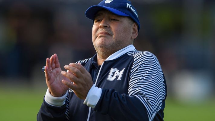 LA PLATA, ARGENTINA - FEBRUARY 08: Diego Maradona coach of Gimnasia y Esgrima La Plata wave the fans before second half during a match between Gimnasia y Esgrima La Plata and Patronato as part of Superliga 2019/20 at Juan Carmelo Zerillo Stadium on February 8, 2020 in La Plata, Argentina. (Photo by Marcelo Endelli/Getty Images) LA PLATA, ARGENTINA - FEBRUARY 08: Diego Maradona coach of Gimnasia y Esgrima La Plata wave the fans before second half during a match between Gimnasia y Esgrima La Plata and Patronato as part of Superliga 2019/20 at Juan Carmelo Zerillo Stadium on February 8, 2020 in La Plata, Argentina. (Photo by Marcelo Endelli/Getty Images)