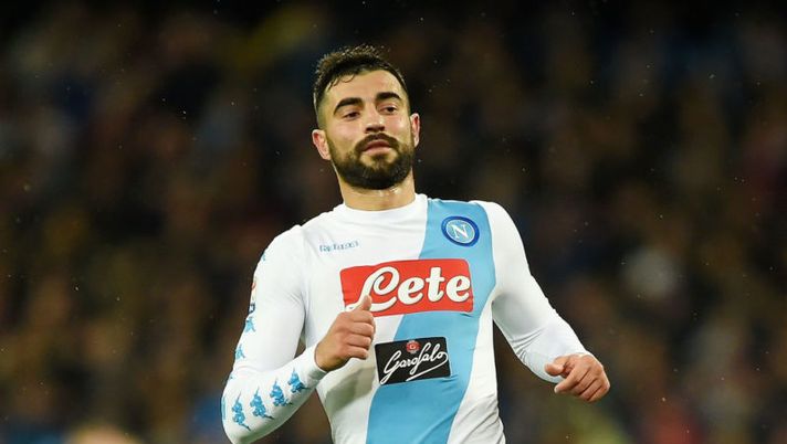 NAPLES, ITALY - FEBRUARY 25: Raul Albiol of SSC Napoli in action during the Serie A match between SSC Napoli and Atalanta BC at Stadio San Paolo on February 25, 2017 in Naples, Italy. (Photo by Francesco Pecoraro/Getty Images) Albiol stringe i denti, deciso l’attacco, un dubbio a centrocampo: le indicazioni sul Napoli - immagine 1