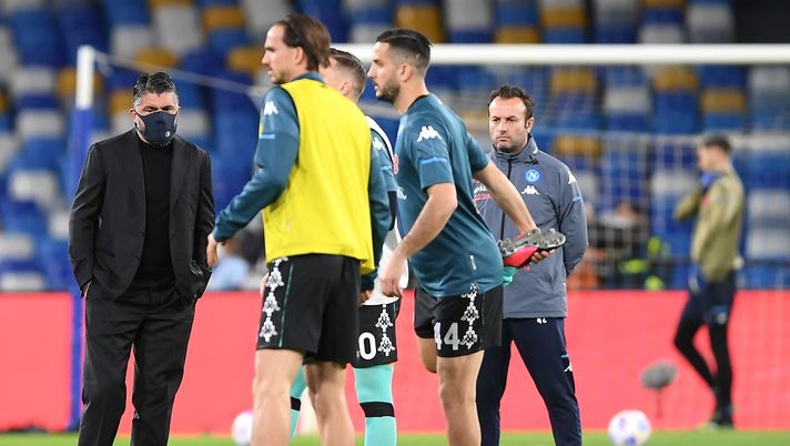 NAPLES, ITALY - APRIL 18: Gennaro Gattuso, Head Coach of Napoli watches the warm up prior to the Serie A match between SSC Napoli  and FC Internazionale at Stadio Diego Armando Maradona on April 18, 2021 in Naples, Italy. Sporting stadiums around Italy remain under strict restrictions due to the Coronavirus Pandemic as Government social distancing laws prohibit fans inside venues resulting in games being played behind closed doors.  (Photo by Francesco Pecoraro/Getty Images) 