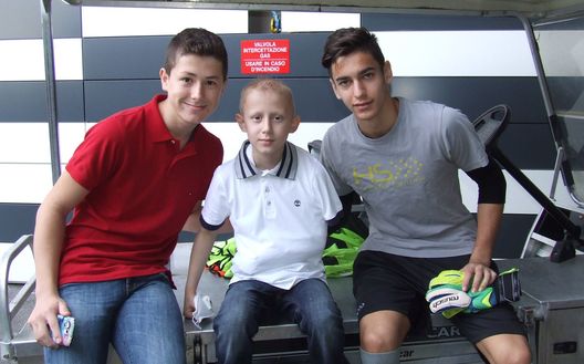 Alex Meret con il piccolo Giacomo Alex Meret con il piccolo Giacomo