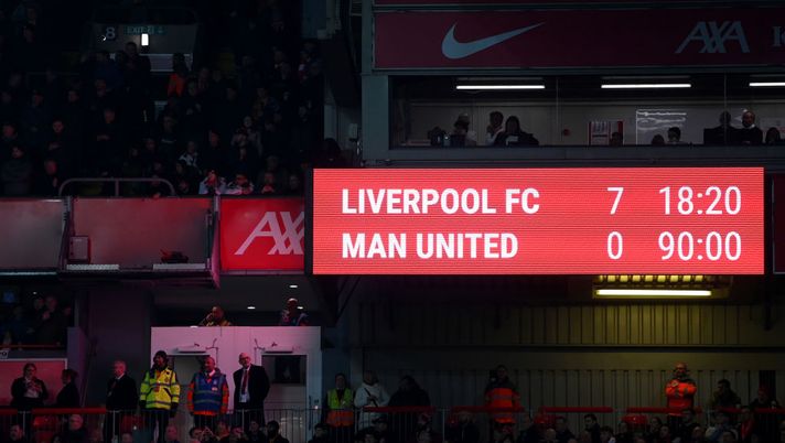 North West derby, la leggenda dell’Arsenal Ray Parlour a Liverpool fa ridere i fan: “Quante birre?” - immagine 1