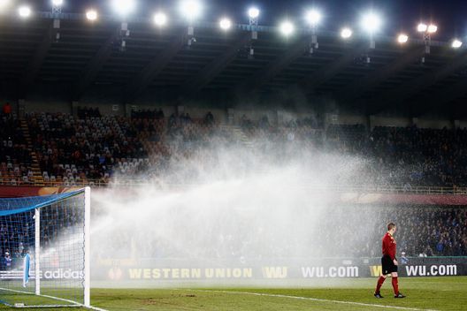 BRUGGE, BELGIUM - MARCH 12: The 5th official walks away from th line after the water sprinklers come on during the UEFA Europa League Round of 16 1st leg match between Club Brugge KV and Besiktas JK held at the Jan Breydel Stadium on March 12, 2015 in Brugge, Belgium. (Photo by Dean Mouhtaropoulos/Getty Images) BRUGGE, BELGIUM - MARCH 12: The 5th official walks away from th line after the water sprinklers come on during the UEFA Europa League Round of 16 1st leg match between Club Brugge KV and Besiktas JK held at the Jan Breydel Stadium on March 12, 2015 in Brugge, Belgium. (Photo by Dean Mouhtaropoulos/Getty Images)