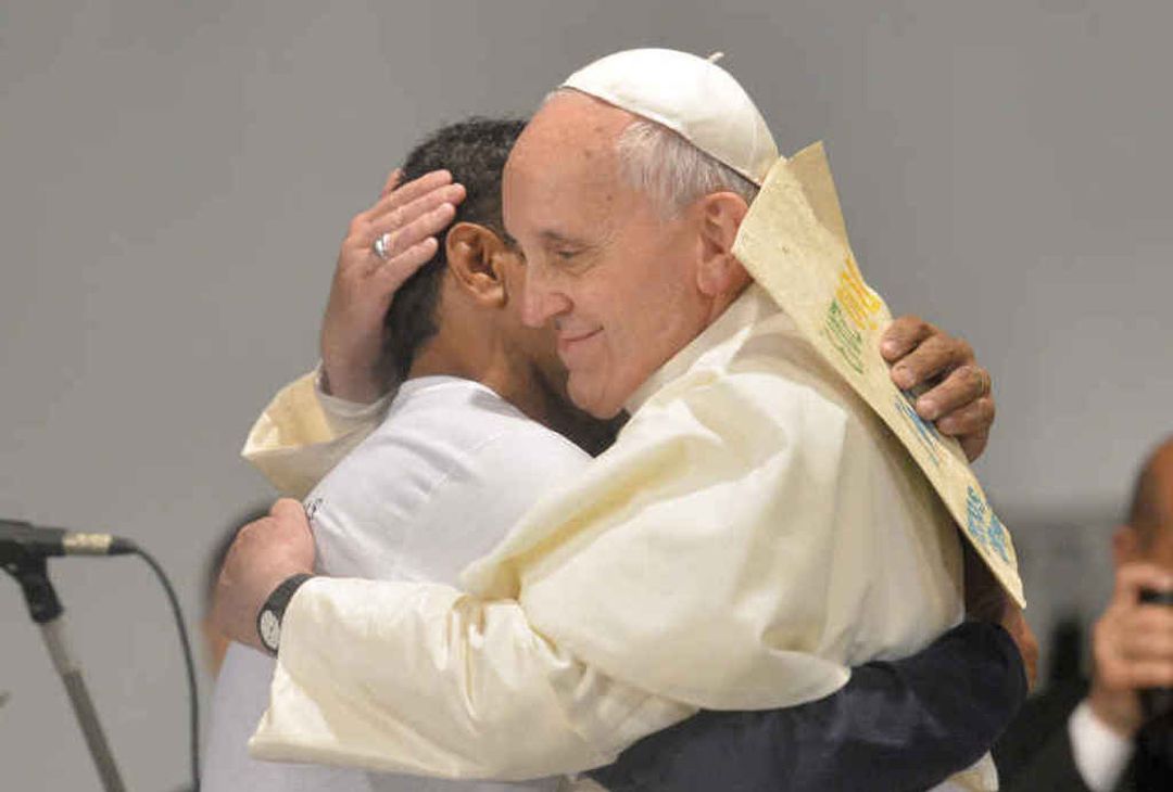 Tutti Gli Abbracci Di Papa Francesco (LE FOTO) - Cittaceleste.it