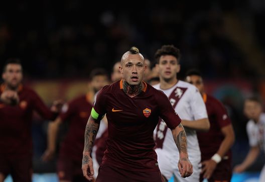 ROME, ITALY - FEBRUARY 19: Radja Nainggolan of AS Roma looks on during the Serie A match between AS Roma and FC Torino at Stadio Olimpico on February 19, 2017 in Rome, Italy. (Photo by Paolo Bruno/Getty Images) ROME, ITALY - FEBRUARY 19: Radja Nainggolan of AS Roma looks on during the Serie A match between AS Roma and FC Torino at Stadio Olimpico on February 19, 2017 in Rome, Italy. (Photo by Paolo Bruno/Getty Images)