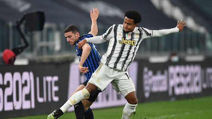 TURIN, ITALY - DECEMBER 16: Weston Mckennie (R) of Juventus competes with Robin Gosens of Atalanta BC during the Serie A match between Juventus and Atalanta BC at Allianz Stadium on December 16, 2020 in Turin, Italy. (Photo by Valerio Pennicino/Getty Images) TURIN, ITALY - DECEMBER 16: Weston Mckennie (R) of Juventus competes with Robin Gosens of Atalanta BC during the Serie A match between Juventus and Atalanta BC at Allianz Stadium on December 16, 2020 in Turin, Italy. (Photo by Valerio Pennicino/Getty Images)