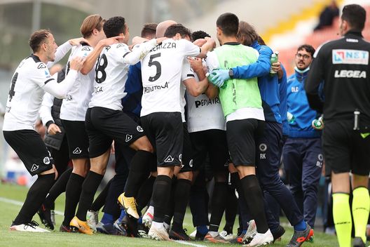 LA SPEZIA, ITALY - MAY 15: Mbala Nzola of Spezia Calcio celebrates after scoring a goal during the Serie A match between Spezia Calcio and Torino FC at Stadio Alberto Picco on May 15, 2021 in La Spezia, Italy. (Photo by Gabriele Maltinti/Getty Images) LA SPEZIA, ITALY - MAY 15: Mbala Nzola of Spezia Calcio celebrates after scoring a goal during the Serie A match between Spezia Calcio and Torino FC at Stadio Alberto Picco on May 15, 2021 in La Spezia, Italy. (Photo by Gabriele Maltinti/Getty Images)