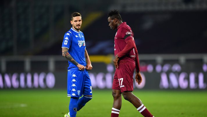 TURIN, ITALY - DECEMBER 02: Wilfried Singo of Torino FC walks past Riccardo Marchizza of Empoli after receiving a red card from referee Andrea Colombo during the Serie A match between Torino FC and Empoli FC at Stadio Olimpico di Torino on December 02, 2021 in Turin, Italy. (Photo by Valerio Pennicino/Getty Images) torino-empoli