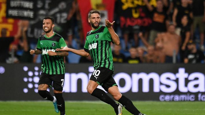 REGGIO NELL'EMILIA, ITALY - AUGUST 20: Domenico Berardi of US Sassuolo celebrates scoring their side's first goal during the Serie A match between US Sassuolo and US Lecce at Mapei Stadium - Citta' del Tricolore on August 20, 2022 in Reggio nell'Emilia, Italy. (Photo by Alessandro Sabattini/Getty Images) Da Berardi e Pinamonti a Matheus Henrique: chi gioca e chi no nel Sassuolo - immagine 1