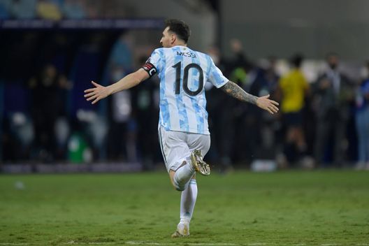 (Photo by Pedro Vilela/Getty Images) Leo Messi fa un cameo nella serie tv argentina “Los Protectores”: “Ci ha sorpreso tutti”- immagine 2