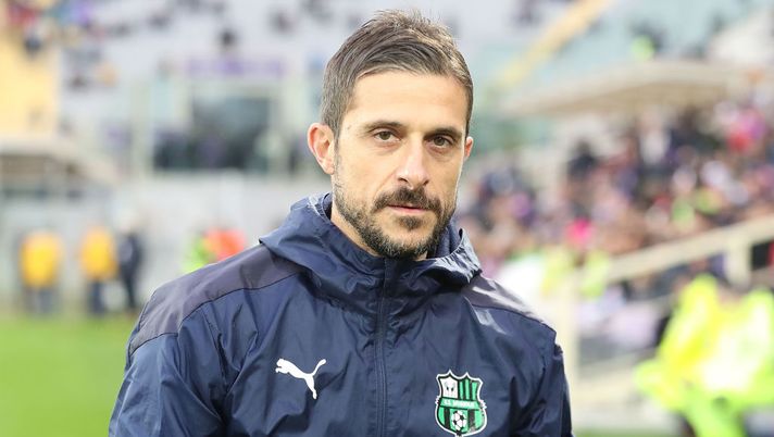 FLORENCE, ITALY - JANUARY 07: Alessio Dionisi manger of US Sassuolo looks on during the Serie A match between ACF Fiorentina and US Sassuolo at Stadio Artemio Franchi on January 7, 2023 in Florence, Italy. (Photo by Gabriele Maltinti/Getty Images) Dionisi: “Laurienté si prende della pause, ha fatto solo 3 partite con Pinamonti e Berardi” - immagine 1