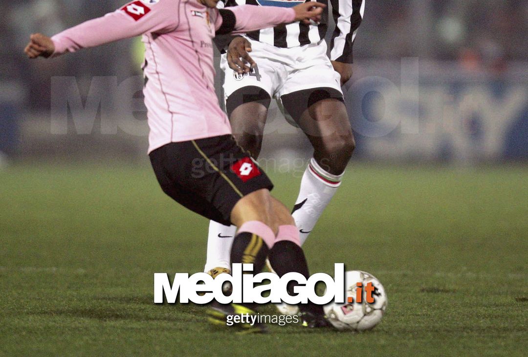 PALERMO 07/01/2006 FOOTBALL MATCH PALERMO - JUVENTUS / VIEIRA AND CORINI / FOTO NEWPRESS





PALERMO, ITALY - JANUARY 7:  of Palermo  of Juventus in action during the Serie A match between Palermo and Juventus at the La Favorita stadium on January 7, 2006 in Palermo Italy. (Photo by New Press/Getty Images) 