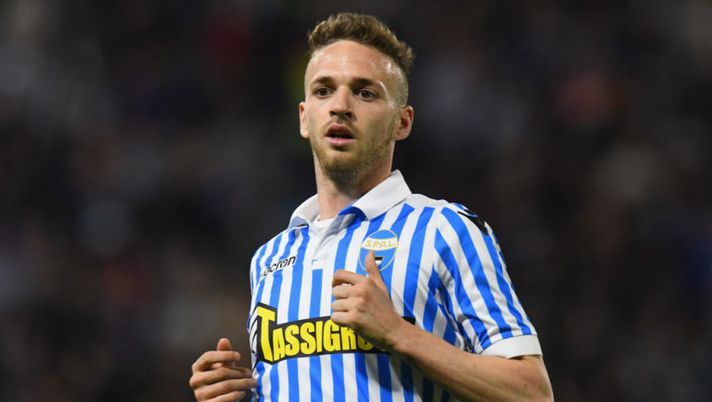 FERRARA, ITALY - APRIL 18: Manuel Lazzari of Spal
looks on during the serie A match between Spal and AC Chievo Verona at Stadio Paolo Mazza on April 18, 2018 in Ferrara, Italy. (Photo by Alessandro Sabattini/Getty Images) Consigli per il fantacalcio? Ci pensa Semplici: “Lazzari farà ancora meglio. E poi…” - immagine 1