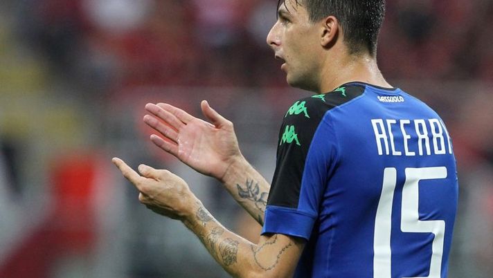 MILAN, ITALY - OCTOBER 02: Francesco Acerbi of US Sassuolo Calcio gestures during the Serie A match between AC Milan and US Sassuolo at Stadio Giuseppe Meazza on October 2, 2016 in Milan, Italy. (Photo by Marco Luzzani/Getty Images) Acerbi, svelata l’offerta ufficiale dello Zenit per scipparlo al fantacalcio - immagine 1